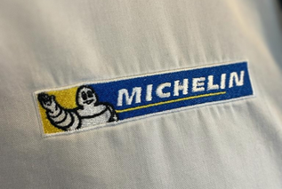 Logo michelin sur chemise personnalisée entreprise